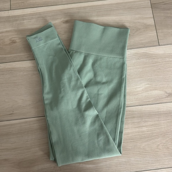 Set Active - Picture 2 of 6